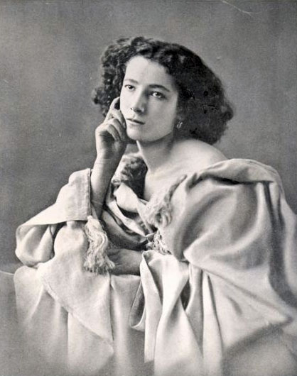 Sarah-Bernhardt-portrait
