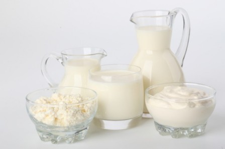 Експертите обясняват как нискомасленото мляко води до напълняване