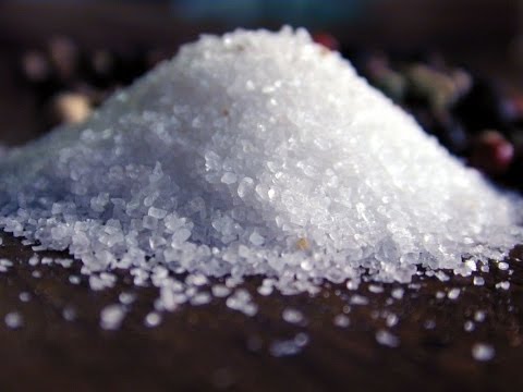 Защо да използваме щедро сол в дома си